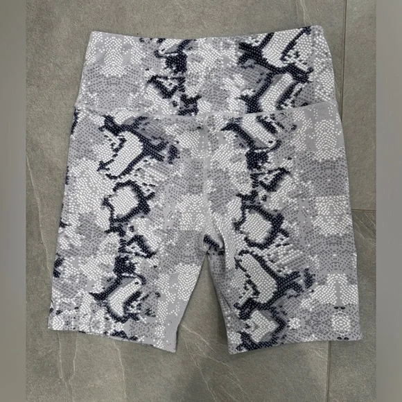 Varley Biker Shorts Albury Animal Print Bike Shorts Snakeskin Size small - Picture 4 of 9